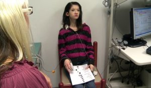 Cette jeune ado entend pour la première fois grâce à des implants!