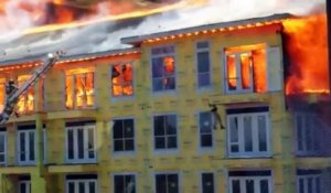 Sauvetage d’un homme coincé sur un immeuble en feu