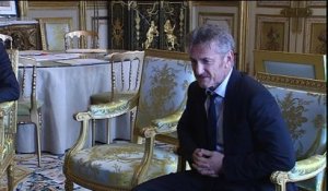 Sean Penn reçu à l'Elysée, Hollande s'amuse du nombre de photographes