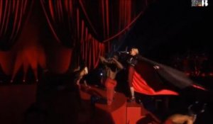 Madonna chute violemment sur scène - ZAPPING PEOPLE DU 26/02/2015