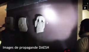Les membres de Daesh saccagent des œuvres antiques