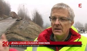Deux rochers ont bloqué des milliers d'automobilistes dans les Alpes