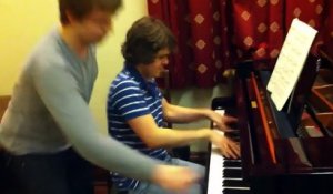 Incredible piano players on Horowitz Stars and Stripes : Impromptu performance in a London practice-room