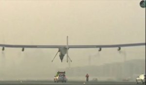 Solar Impulse 2 décolle d'Abu Dhabi pour un tour du monde sans carburant