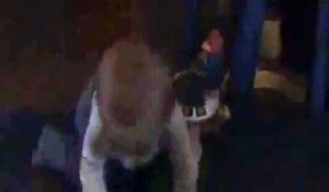 Ce Bebe Lache Une Caisse Dans Le Bain Regardez Sa Reaction Sur Orange Videos