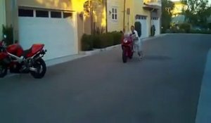 Comment charger une moto dans un pick-up