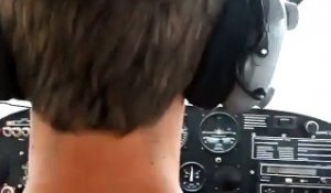 Un pilote d'avion tombe dans les pommes