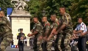 Des militaires français de Polynésie font un Haka