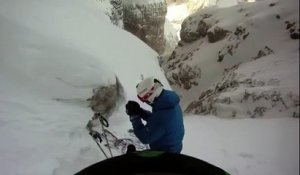 Deux alpinistes à côté d'une avalanche ont eu de la chance