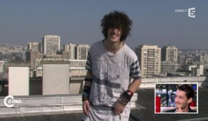 Pierre Niney, fan de freerun - C à vous - 17/03/2015