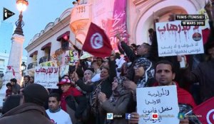 Des centaines de Tunisiens manifestent contre le terrorisme