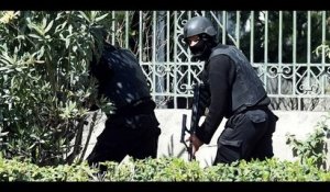Attentat à Tunis : "On a du se badigeonner de sang pour faire semblant d'être morts"