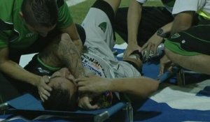 Agustin Orion brise la jambe de Carlos Bueno sur une terrible sortie