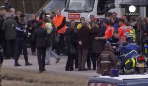 Crash de l'A320 : les familles se recueillent près de la zone du drame