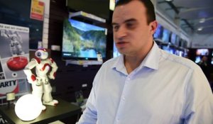 Le robot Nao  s’invite au «salon connecté» de Darty