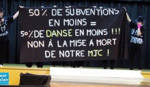 Le message des danseuses  de la MJC  lors de l'élection de miss Pays de Romilly