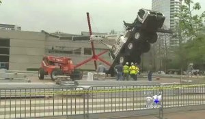 FAIL de la semaine : Un camion-grue tombe sur le Dallas Museum Of Art