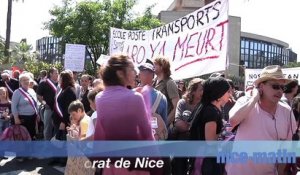 Les parents d'élèves manifestent devant le rectorat de Nice
