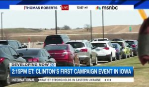 Des journalistes en chasse derrière la voiture d'Hillary Clinton : pas de pitié entre eux!