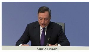 Mario Draghi attaqué aux confettis