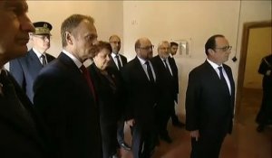 Hollande se recueille devant la chambre à gaz de Struthof