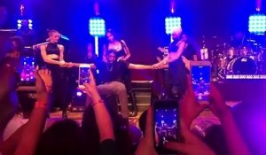 Ciara fait un lapdance à un fan au "Jackie Tour" de Chicago