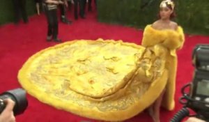 Rihanna et sa robe omelette star du Met Gala 2015