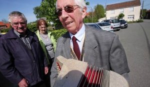 8 Mai : À Noordpeene, il rejoue de l'accordéon 70 ans plus tard