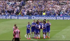 Blessé, Didier Drogba est porté en triomphe par ses coéquipiers