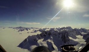 Un vol au-dessus des étendues glacées du Groenland