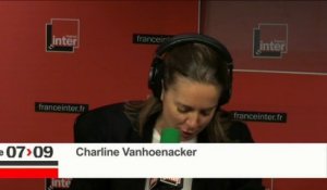 Le Billet de Charline : "Labourer la France en avion : la tournée de François Hollande"