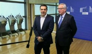 Bras dessus, bras dessous, Tsipras et Juncker affichent leur entente à Bruxelles