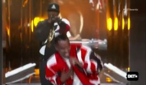 Chute de P. Diddy pendant les Bet Awards 2015
