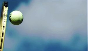 Compression d'une balle de tennis sur une raquette