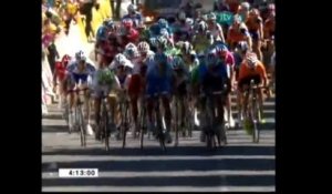 Tour de France : la chute de Wilfried Nelissen à cause d'un policier