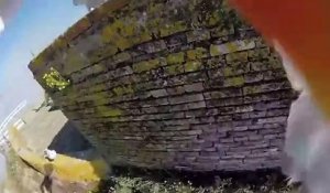 Une Mouette Vole une GoPro et Filme un Survol de l'Île
