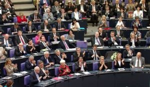 Merkel plaide au Bundestag pour une aide à la Grèce