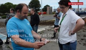 Lannion. Tracteurs, fumier et feu bloquent l'accès à Géant