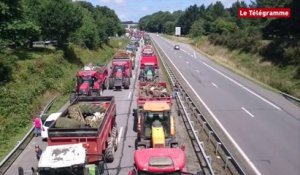 RN165. 200 tracteurs bloquent les deux voies de circulation à Gourvily