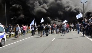 Calais : les migrants dansent sur l'A16