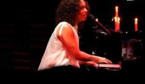 Alicia Keys singing Unthinkable at her Joe's Pub show in NYC / June 28th 2011