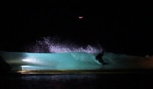 Surf : une session de nuit au wavegarden