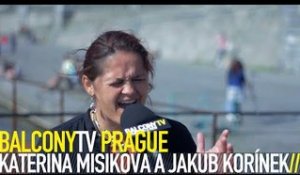 KATEŘINA MISÍKOVÁ A JAKUB KOŘÍNEK - VÍNO PRO MONETA (BalconyTV)