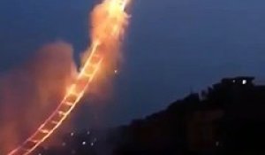 Feu d'artifice Sky Ladder - L'échelle de feu de Cai Guoqiang