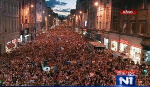 Fou ! Plus de 50 000 personnes accueillent les champions d’Europe U16 de basket à Sarajevo