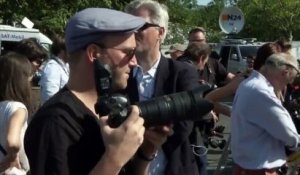 Angela Merkel huée devant un centre de réfugiés