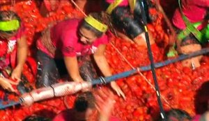 Espagne: la plus grande bataille de tomates fête ses 70 ans