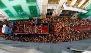 Espagne : la Tomatina, celebre bataille de tomates réunit 22 000 touristes et résidents