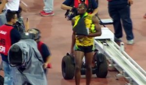 Un cameraman renverse Usain Bolt