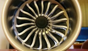 Un moteur de Boeing 787 miniature imprimé en 3D